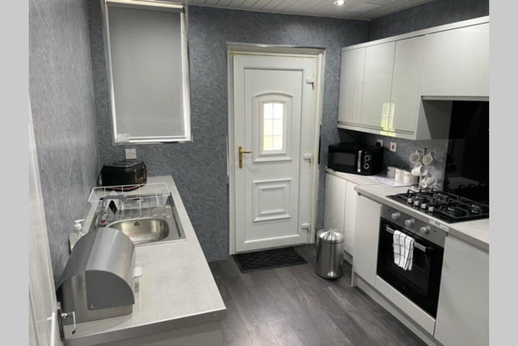 Beautiful Two Bedroom Flat By The Loch Balloch Esterno foto